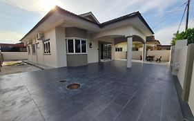 Air-Home No 9 Kampung Boyan, 4Br, 9Pax, Netflix